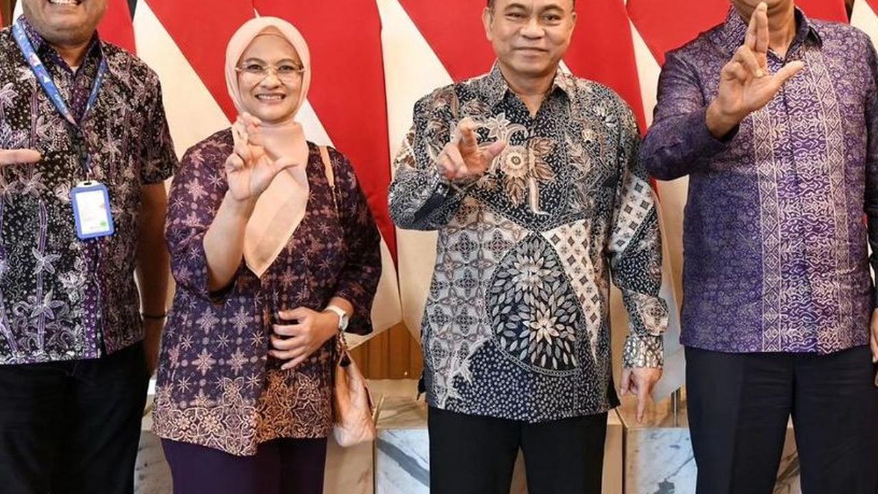Budi mengatakan bahwa pertemuan tersebut, salah satunya, memang membahas soal rencana merger yang akan dilakukan kedua operator seluler tersebut.<br>