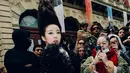 <p>Penggematr terpesona melihat Sandara Park di Paris Fashion Week 2022 dengan rambut ikoniknya. (Foto: Instagram/ daraxxi)</p>