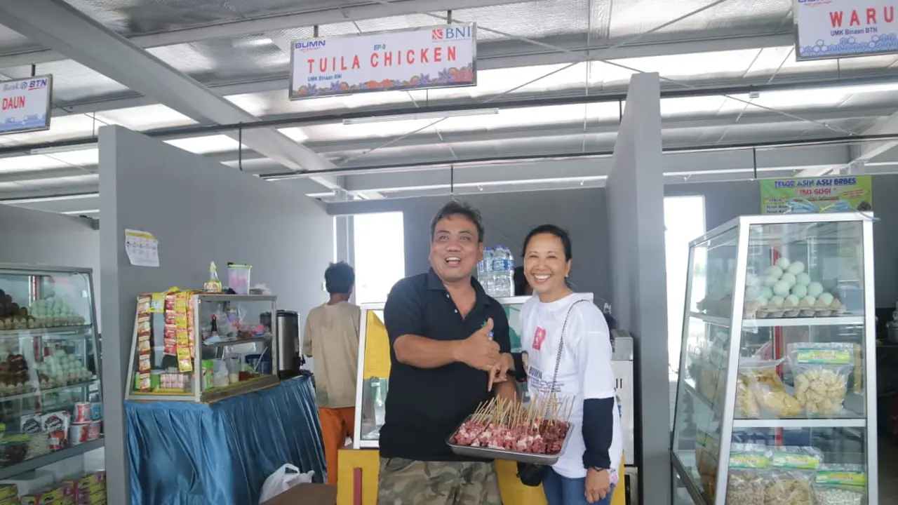 Menteri BUMN Rini Soemarno merayakan Ulang Tahun Kementerian BUMN dengan masyarakat Kabupaten Brebes dan sekitarnya di Rest Area Jalan tol KM 260 B, pada Sabtu (23/3/2019). Dok Kementerian BUMN.