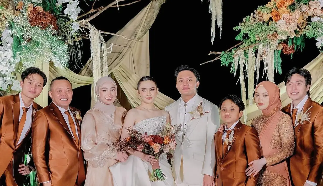 Penampilan Putri Delina yang menawan nampak serasi dengan sang kekasih Jeffry Reksa [@putridelinaa]