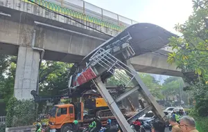 Titik Kemacetan Imbas Truk Angkut Alat Berat Tabrak JPO Tendean