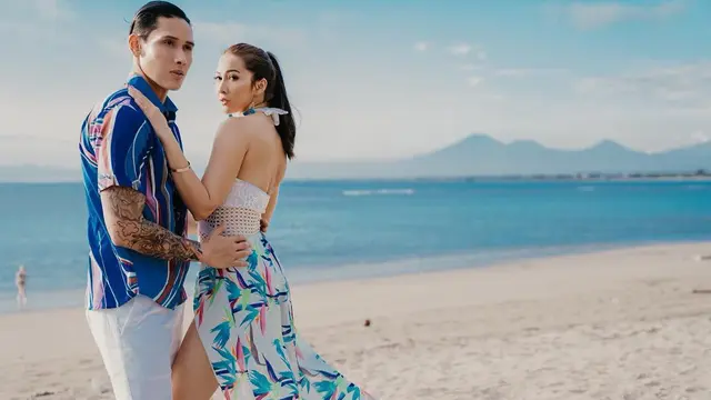 Andrea Dian dan Ganindra Bimo