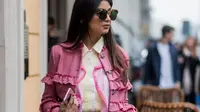 Gaya Street Style yang Unik di Milan Fashion Week 2017 (Foto: whowhatwear)