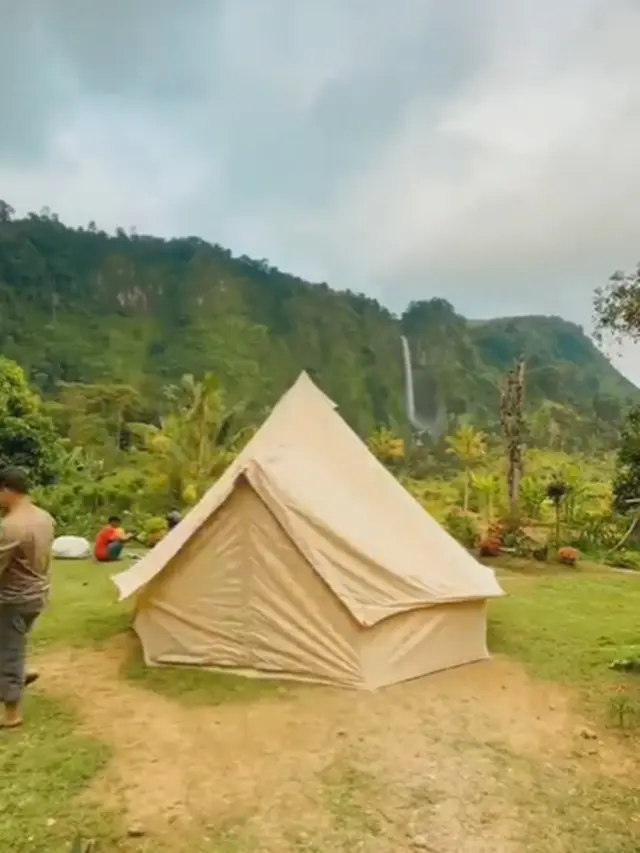 Rumah dengan Pemandangan Air Terjun