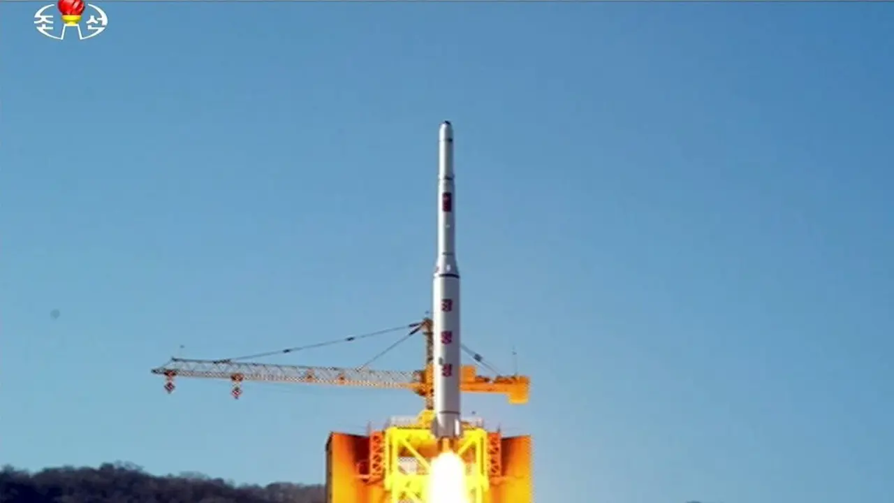 20160207-Korea Utara  Luncurkan Roket Mirip Rudal yang Bikin Waswas Dunia