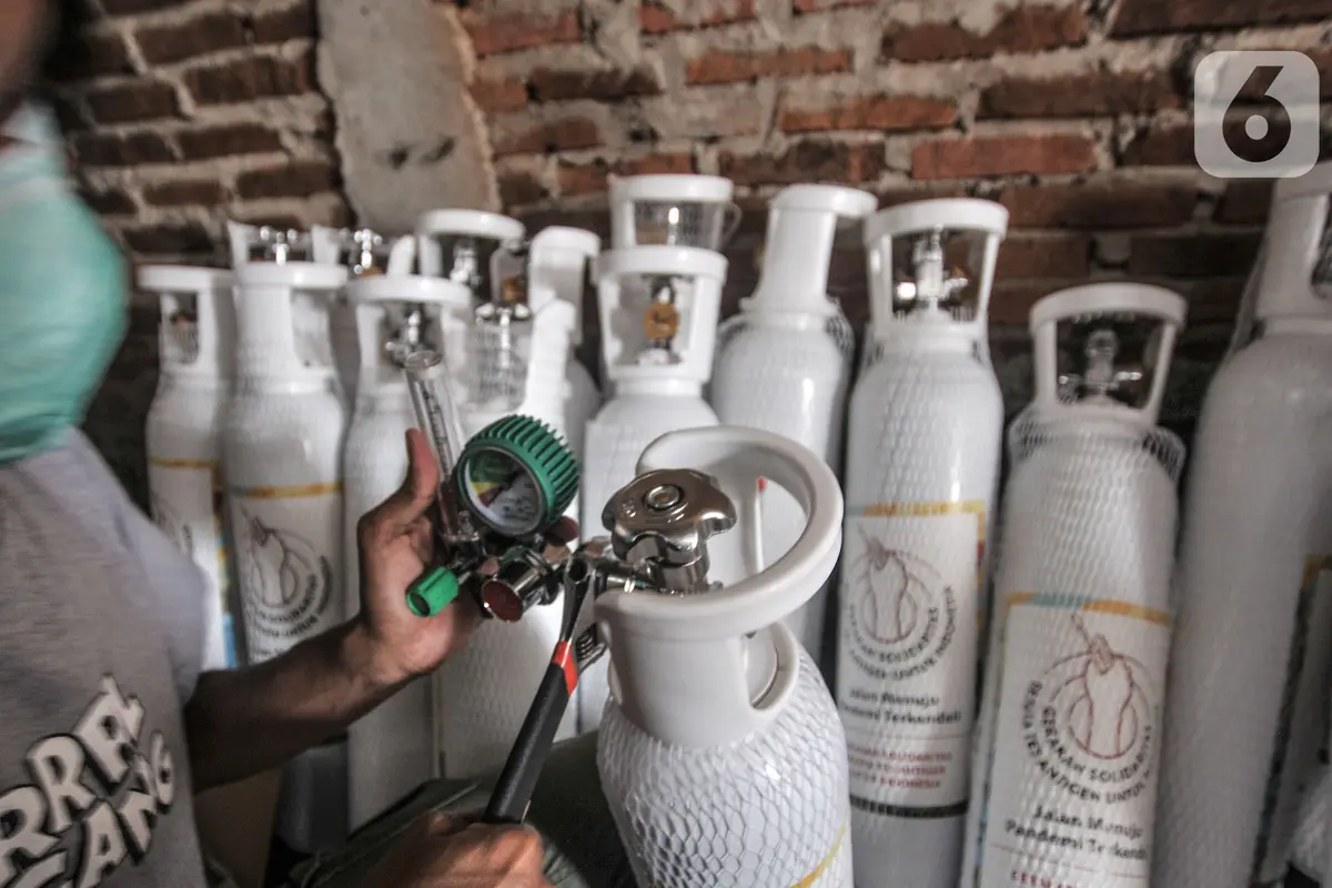 FOTO: Aksi Solidaritas Pinjam Tabung Oksigen Gratis untuk Pasien COVID-19
