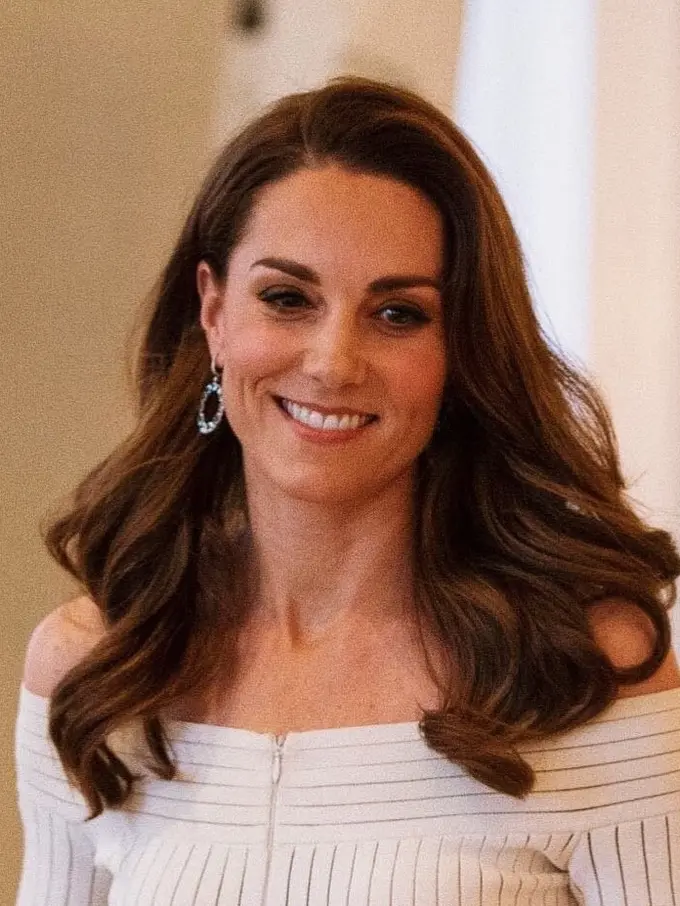 Mix and match dress simple elegan ala Kate Middleton