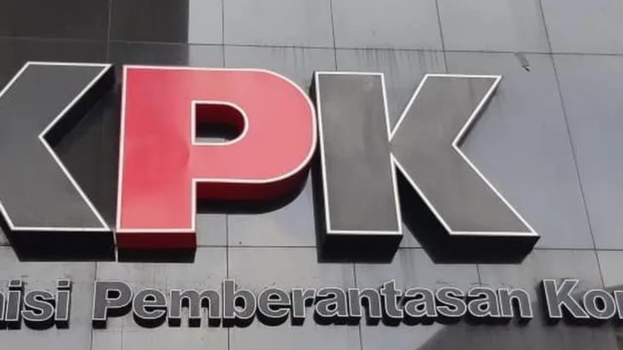 Ali menjelaskan, penggeledahan dilakukan untuk melengkapi berkas perkara dari AP. Dia merinci, perusahaan digeledah bernama PT BBM.