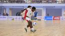 Pemain Timnas Futsal Indonesia, Cris Daniel Yeimo berduel dengan pemain Thailand pada final Piala AFF Futsal 2026 di Nonthaburi Sports Complex Gymnasium, Nonthaburi hari Minggu, (12/4/2026). (Dok. FFI)