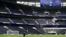 Pandangan umum Tottenham Hotspur Stadium menjelang laga persahabatan Spurs Legends melawan Inter Forever pada 30 Maret 2019. Stadion yang terletak di London Utara ini baru saja direnovasi dan ditingkatkan kapasitas penontonnya dari 36,240 menjadi 62,062 pada tahun 2019. (AFP/Daniel Leal)