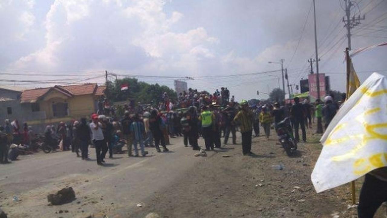 Begini suasana mencekam saat demo tolak pabrik semen di Pati