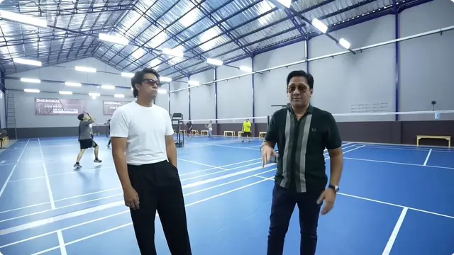 7 Potret Lapangan Badminton Deva Mahenra, Dilengkapi Toilet Estetik hingga Kafe