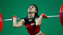 Lifter putri Indonesia, Sri Wahyuni Agustiani saat tampil di kelas 48 kilogram pada Olimpiade 2016, Brasil, Minggu (7/8). Sri berhasil meraih medali perak, meski berstatus sebagai atlet debutan di ajang Olimpiade. (REUTERS)