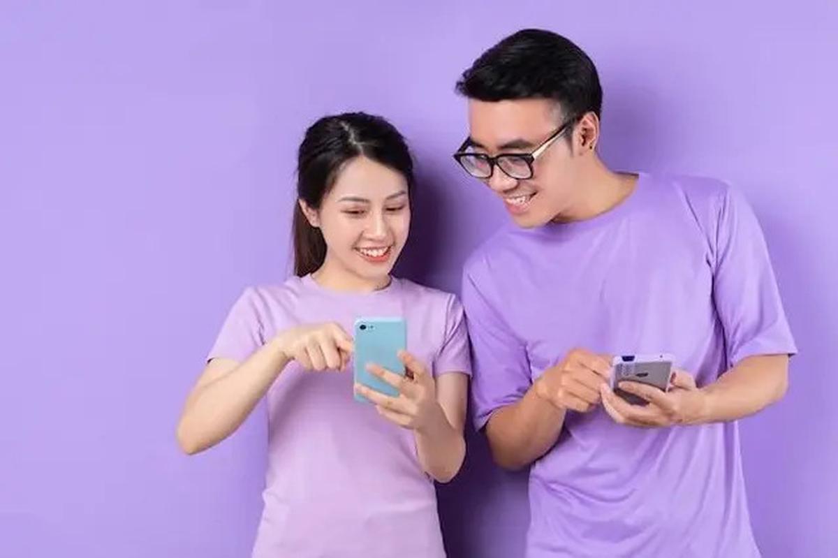 5 Kebiasaan Chatting yang Membuat Pria Semakin Menyukai Kamu