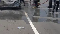 Mobil Camry Terbakar di Tol Layang MBZ