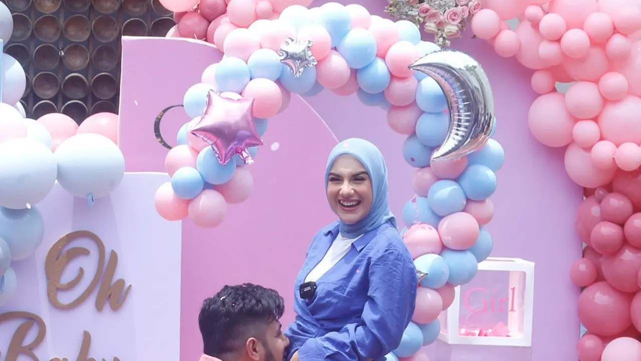 [Fimela] Ammar Zoni dan Irish Bella sambut calon anak kedua