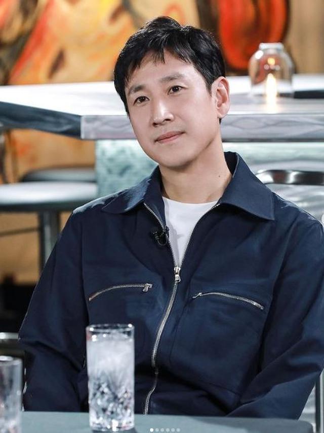 6 Potret Kenangan Lee Sun Kyun, Bintang Parasite yang Meninggal di Umur 48 Tahun