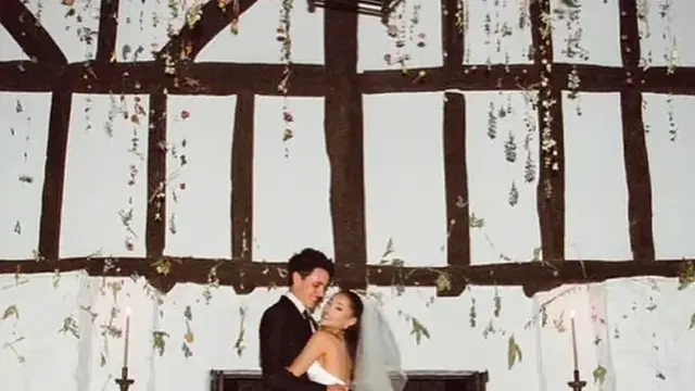 7 Potret Kebersamaan Ariana Grande dan Dalton Gomez yang Dikabarkan Bakal Cerai