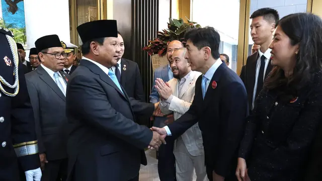Presiden Prabowo Subianto bersalaman dengan Arsjad Rasjid (Istimewa)