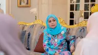 Istri raja baru Malaysia, Sultan Ibrahim Iskanda, Raja Zarith Sofiah. (dok. Instagram @officialsultanibrahim/https://www.instagram.com/p/CoKE7QvB43g/?hl=en&img_index=2/Dinny Mutiah)
