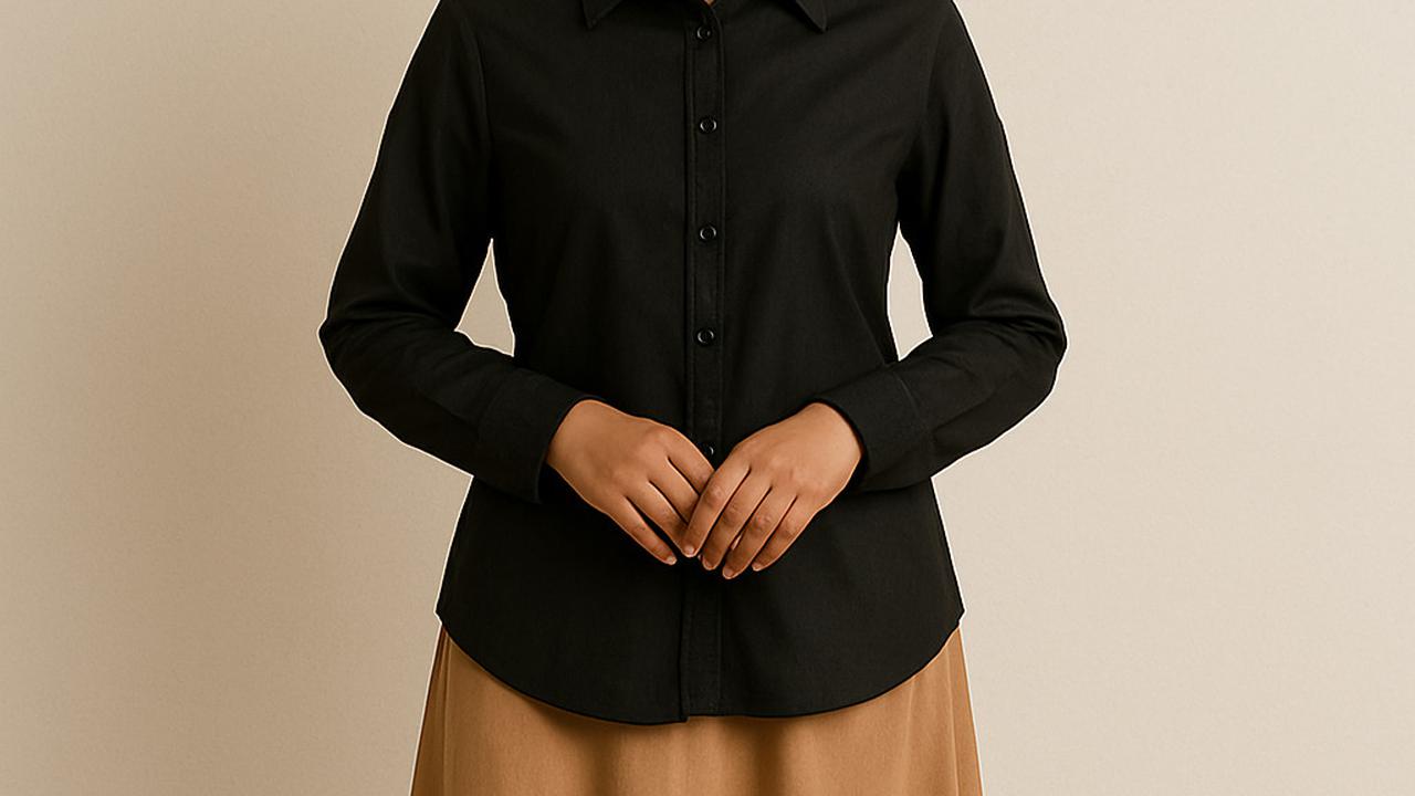 kemeja hitam dengan maxi skirt
