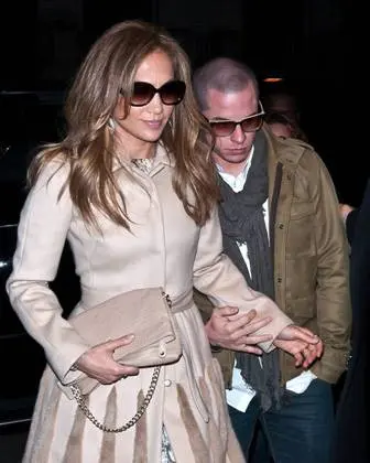 Benarkah J.Lo akan menikahi Casper?