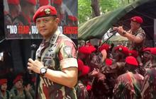 Momen Mayjen Djon Afriandi Bakar Semangat Prajurit, Bangga jadi Kopassus Langsung Digendong Anak Buah
