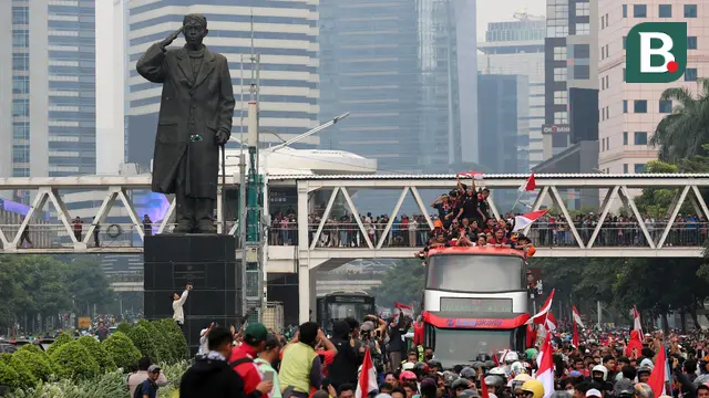 Foto: Pemandangan Menakjubkan! Begini Jadinya Ketika Bus Timnas Indonesia U-22 saat Melewati Ikon Kota Jakarta saat Kira87uara