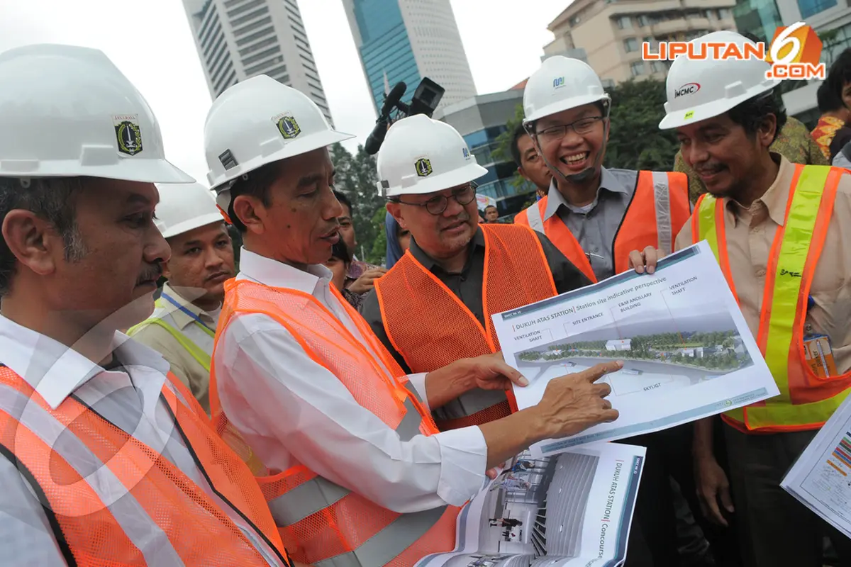 [FOTO] Jokowi Panas-panasan Tinjau MRT di Dukuh Atas