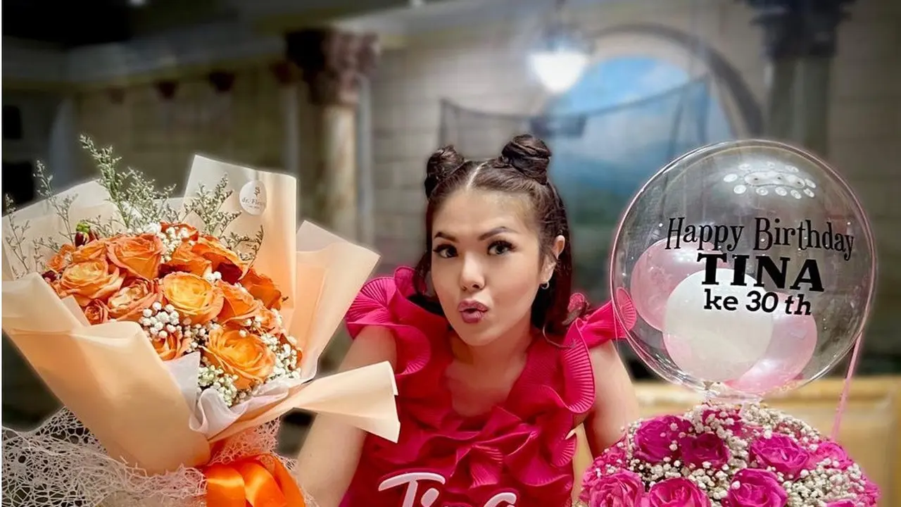 6 Potret Tina Toon Rayakan Ultah ke-30 Bareng Suami, Tampil Bak Barbie