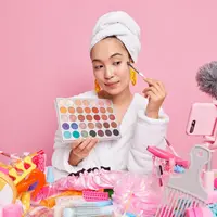 Ilustrasi perempuan yang sedang ber-makeup/copyright freepik.com/wayhomestudio