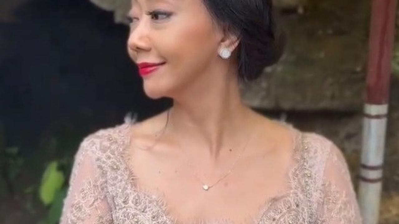 Cerita Asri Welas Wujudkan Impian Luna Maya dan Maxime Bouttier Lewat Kain Batik yang Dipakai saat Ritual Melukat