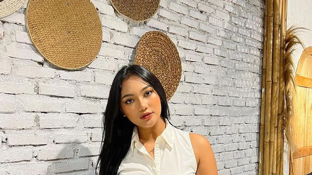 Dibilang Mirip Kurma Citayam Fashion Week, 8 Potret Kasual Marion Jola dengan Celana Jeans