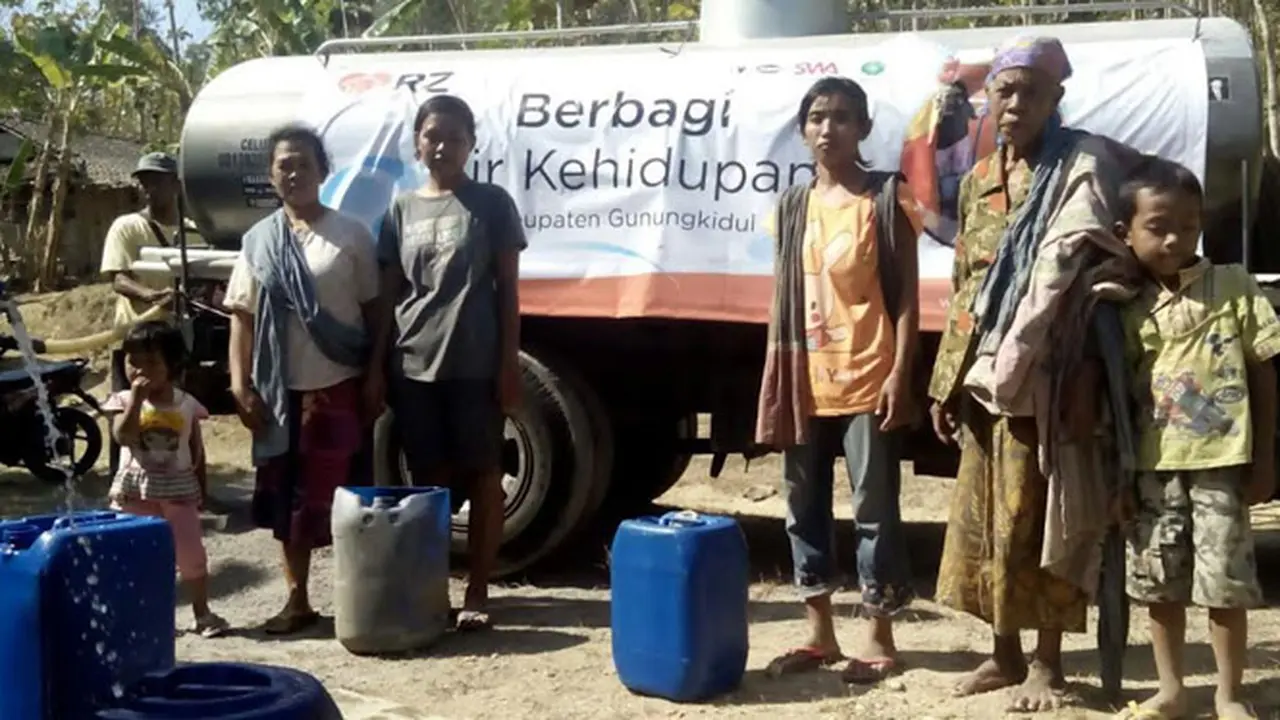 Kekeringan, Warga Gunung Terima Bantuan Air Bersih