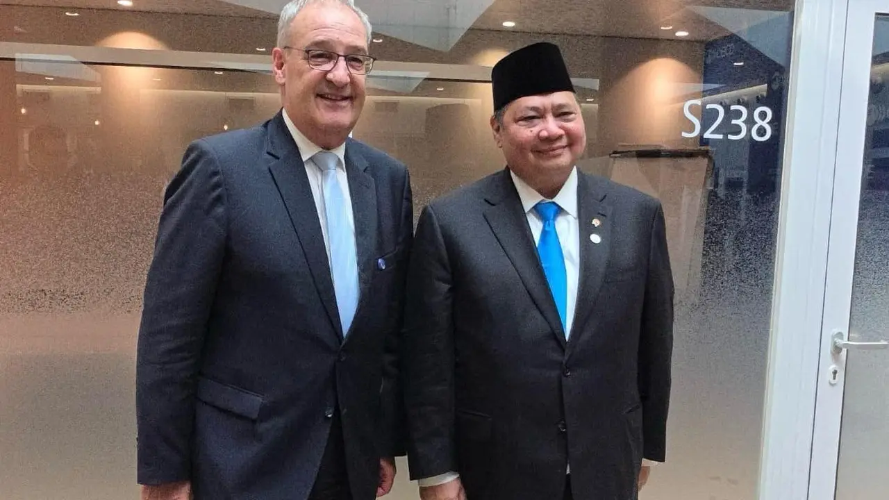 Menteri Koordinator Bidang Perekonomian RI Airlangga Hartarto di sela-sela Pertemuan Tingkat Menteri Dewan OECD di Paris, Prancis (Istimewa)
