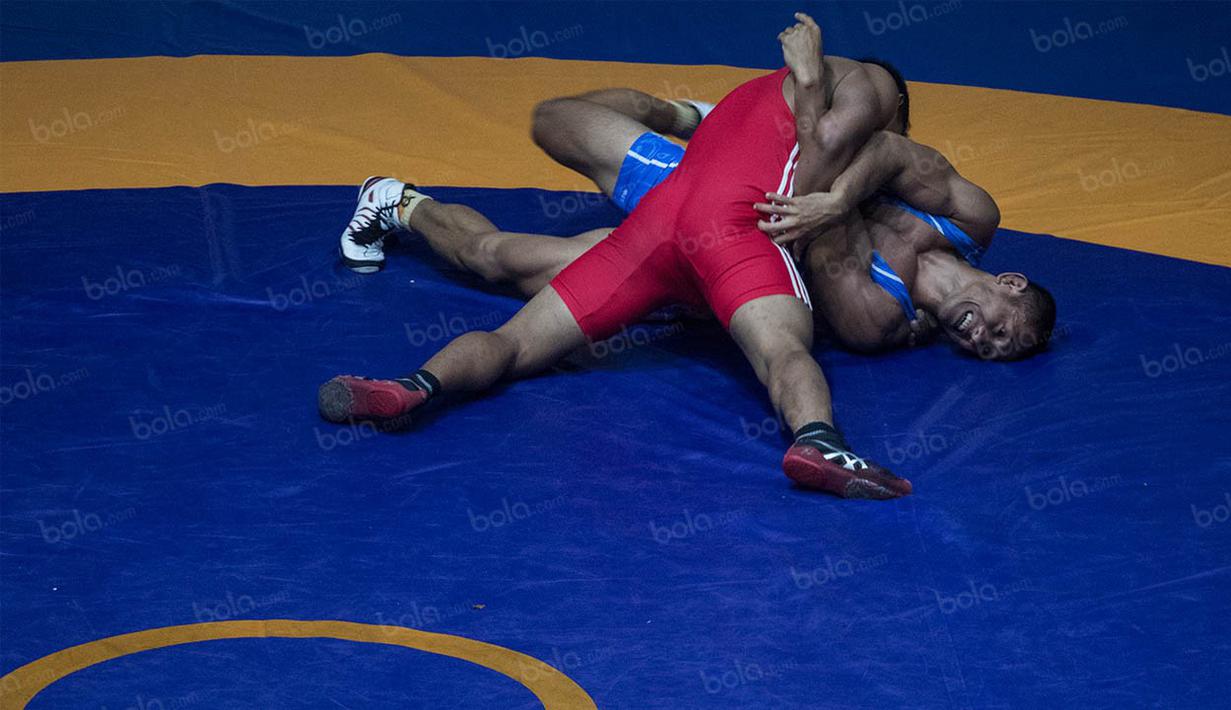 Pada laga final Rudi Suandi berhasil menaklukkan pegulat asal Jawa Tmur, Lulut Gilang. (Bola.com/Vitalis Yogi Trisna)