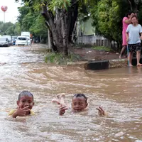 Daripada pusing mikirin hujan atau Jakarta yang masih banjir, ikuti polling lucu-lucuan dari Bintang.com ini yuk... (Bintang.com/Deki Prayoga)