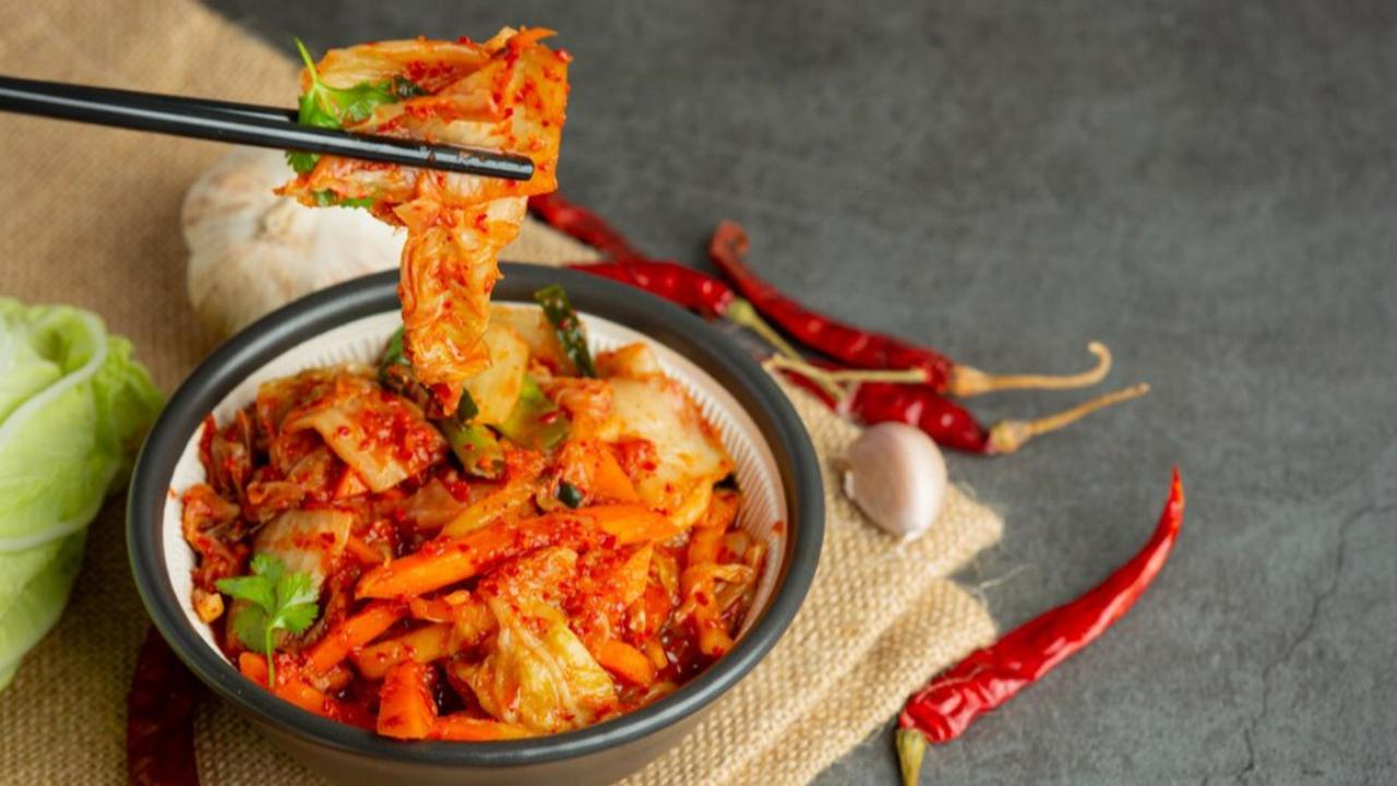 Berapa Kalori dan Nutrisi dari Seporsi Kimchi? Kalori yang Perlu Diwaspadai dalam Setiap Suapan