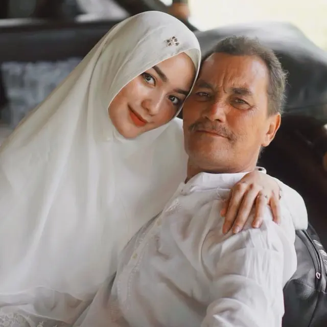 7 Potret Kenangan Citra Kirana dan Mendiang Sang Ayah, Penuh Kehangatan