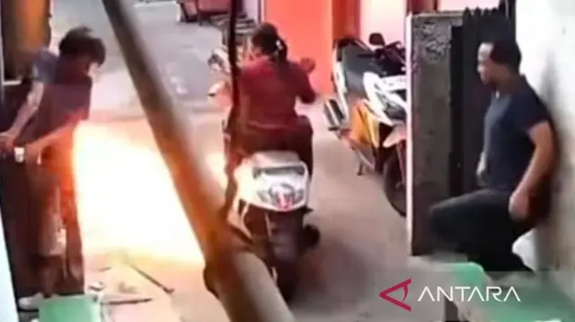 Ibu Bonceng Anak di Koja Dilempar Molotov