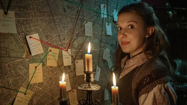 Millie Bobby Brown dalam Enola Holmes 2. (Foto: Alex Bailey/Netflix © 2022)