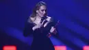 Adele menerima penghargaan Song of the Year pada BRIT Awards 2022 di London, Inggris, 8 Februari 2022. Lagu Easy on Me yang menjadi momentum Adele kembali setelah lima tahun, meraih Song of the Year pada BRIT Awards 2022. (Photo by Joel C Ryan/Invision/AP)