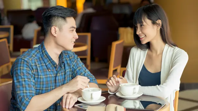 cinta pertama dan tatapan mata