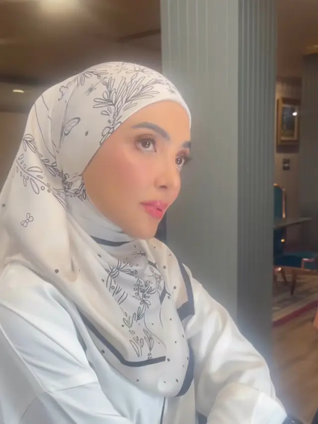 Ashanty Setelah Menyandang Gelar Haji. [@makeupbylaode]