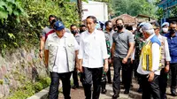Menteri Koordinator Bidang Perekonomian Airlangga Hartarto mendamping Presiden Joko Widodo (Jokowi) ke wilayah terdampak gempa Cianjur, Jawa Barat, pada Senin (5/12/202). (Dok Kemenko Perekonomian)