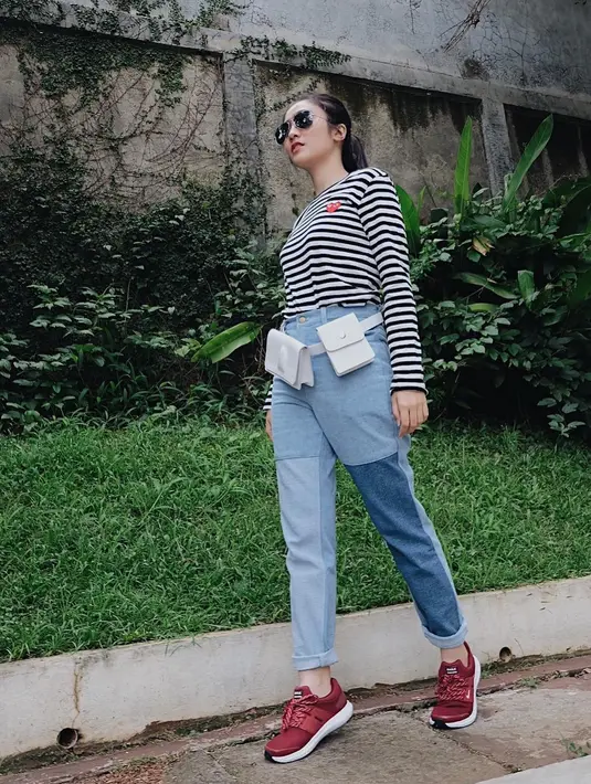 Merasa puas dengan nilai yang diperolehnya setelah lulus S1, namun untuk rencana melanjutkan ke jenjang S2 ternyata belum ada di benak mantan personel BLINK ini. Ia ingin fokus karier lebih dulu. (Instagram/febbyrastanty)