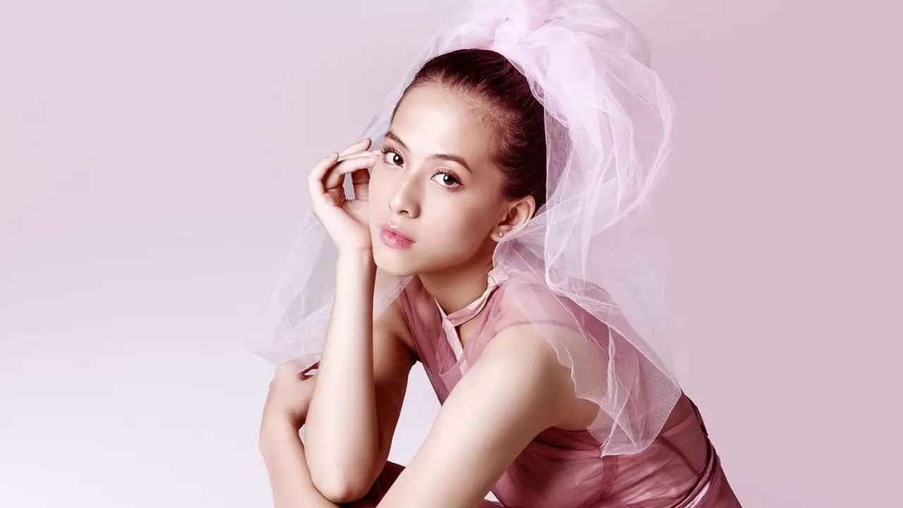 Adhisty Zara