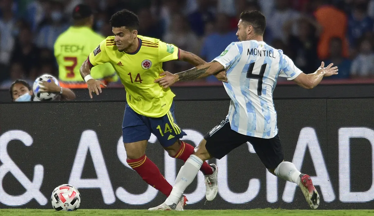 Sementara itu, Kolombia bertumpu kepada Luis Diaz (kiri) dan Juan Cuadrado untuk membangun serangan. (AP/Gustavo Garello)