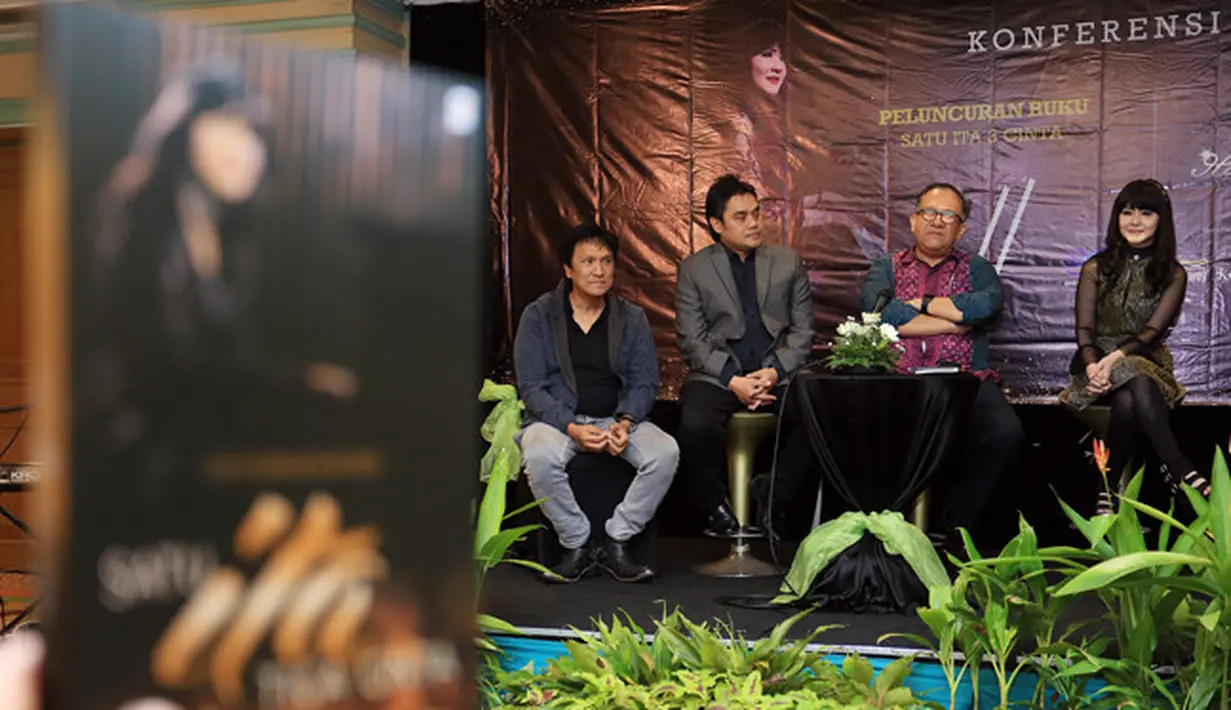 Tidak hanya Ita Purnamasari, konser 3 Dekade yang dipromotori M8 Entertainment akan menghadirkan musisi lain seperti Ikang Fawzi, Yana Julio, Agus Wisman, Dewi Gita, Husein Alatas, Berry Saint Locco dan Ikmal Tobing. (Deki Prayoga/Bintang.com)