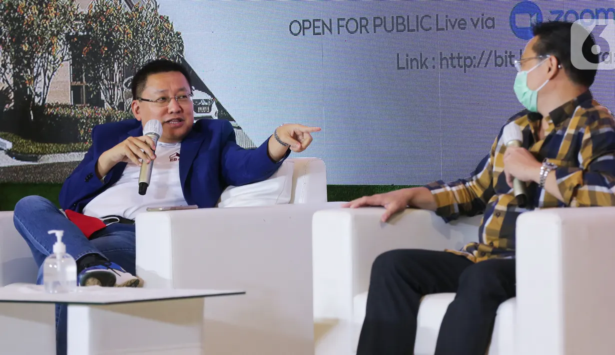 Presdir ERA Indonesia Darmadi Darmawangsa (kiri) pada acara diskusi webinar Kota Podomoro Tenjo Pas Buat Kantong Milenial di Central Park Mall, Jakarta (25/11/2020). Kota Podomoro Tenjo hadir dengan mendukung gaya hidup milenial yang produktif dengan berbagai fasilitas. (Liputan6.com/Fery Pradolo)